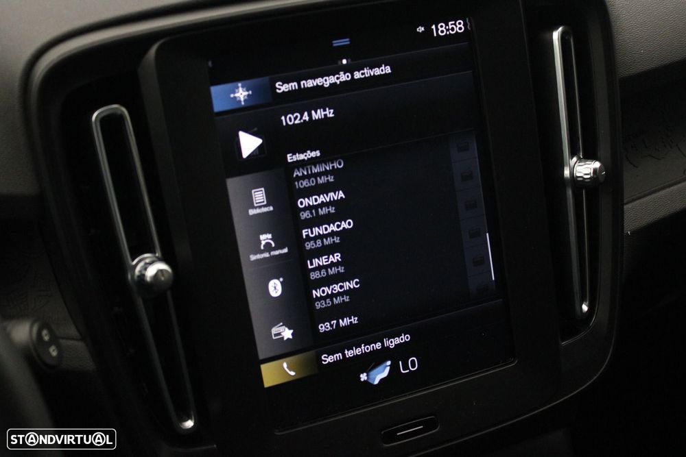 Volvo XC 40 1.5 T2 Momentum Core — fotografia 14