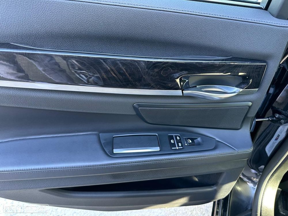 BMW 750 d xDrive Pack M - 28