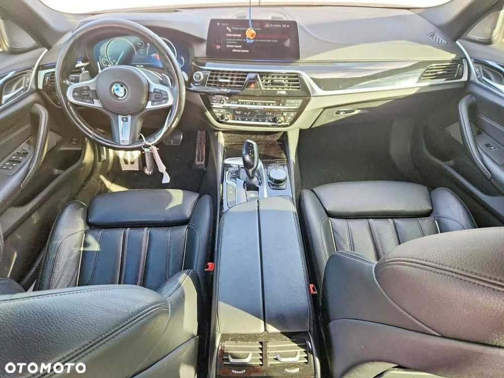 BMW Seria 5 540i xDrive M Sport Edition - 8