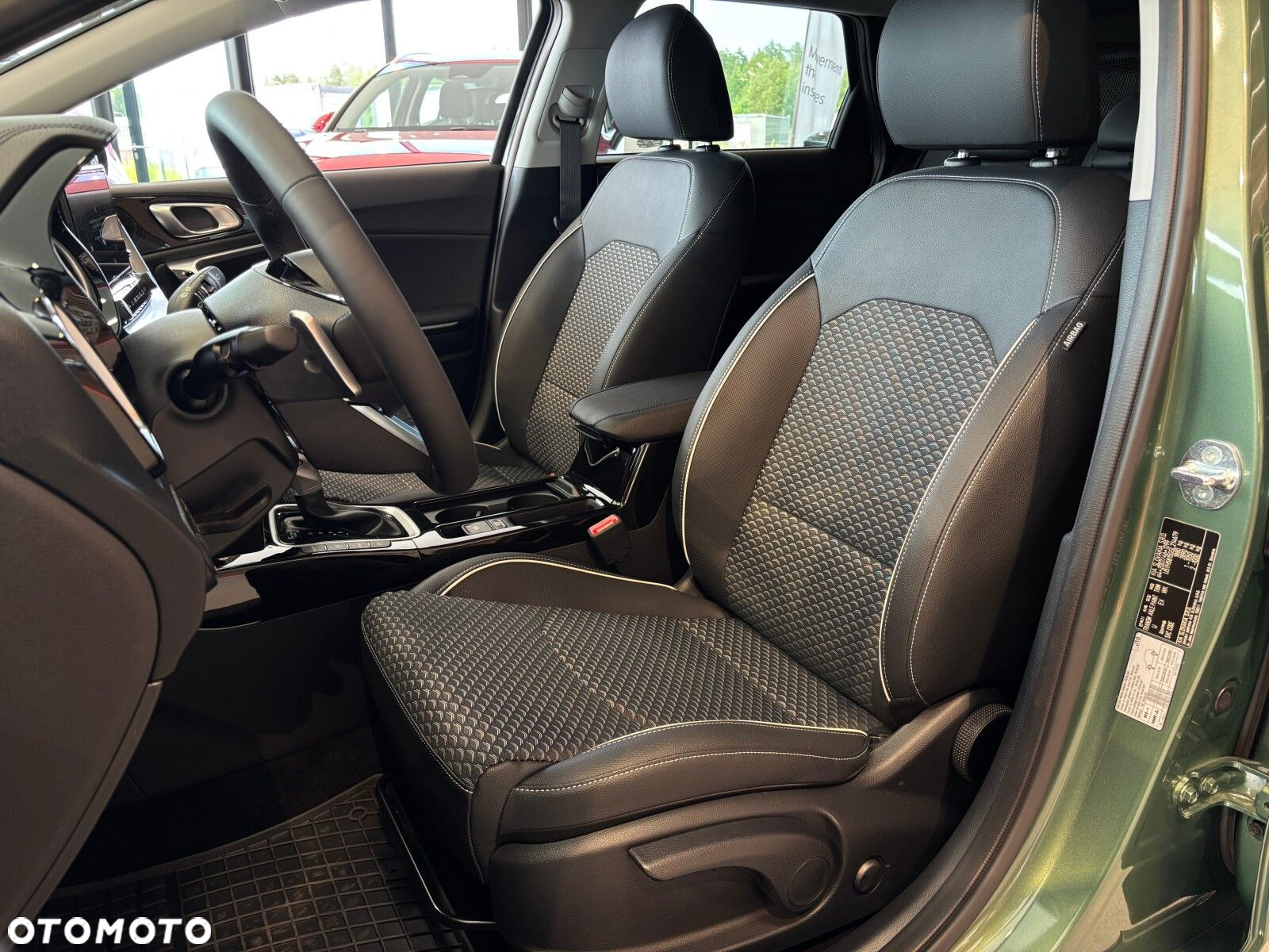 Kia Ceed - 11
