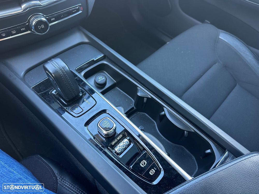 Volvo XC 60 2.0 T8 PHEV Momentum Plus AWD - 7