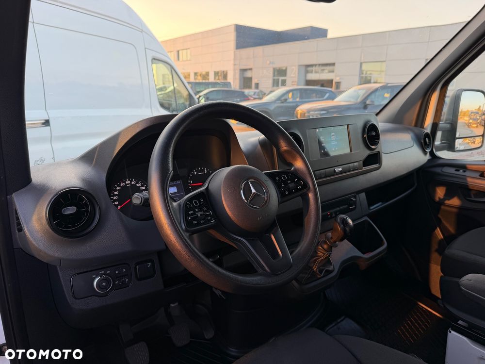 Mercedes-Benz SPRINTER - 16