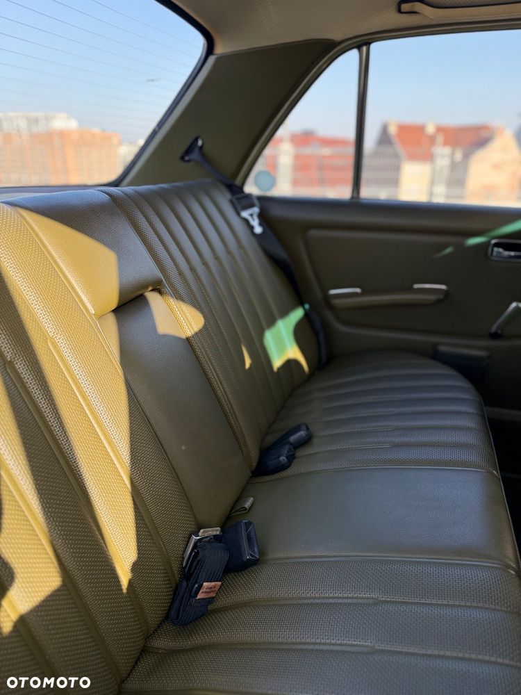 Mercedes-Benz W123 - 21