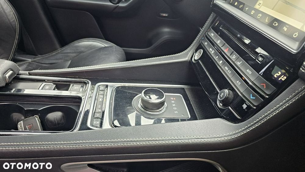 Jaguar F-Pace - 22