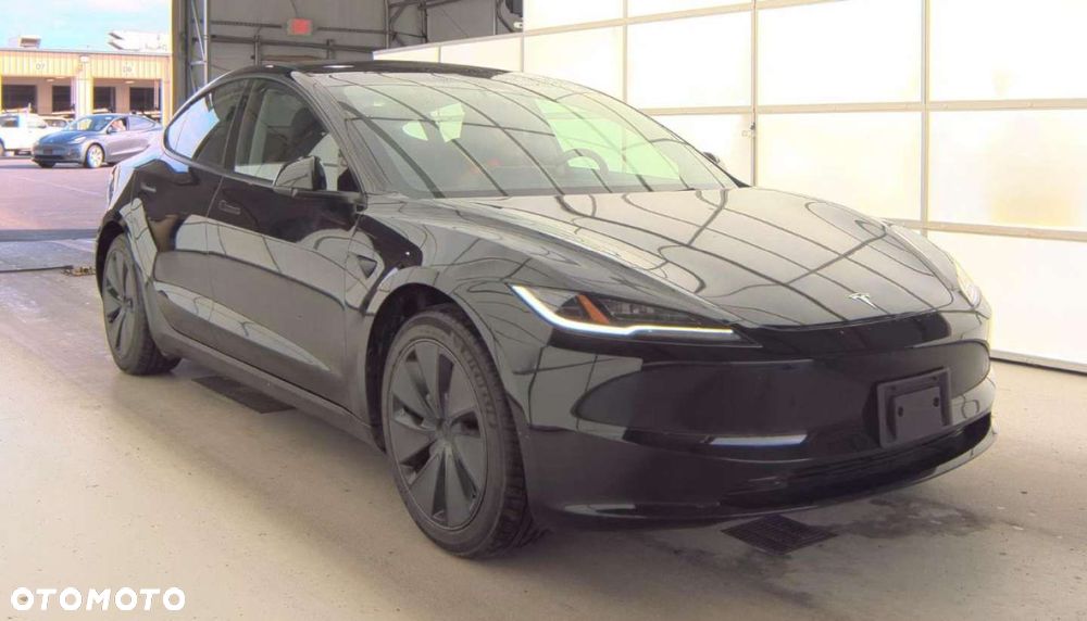 Tesla Model 3 - 3