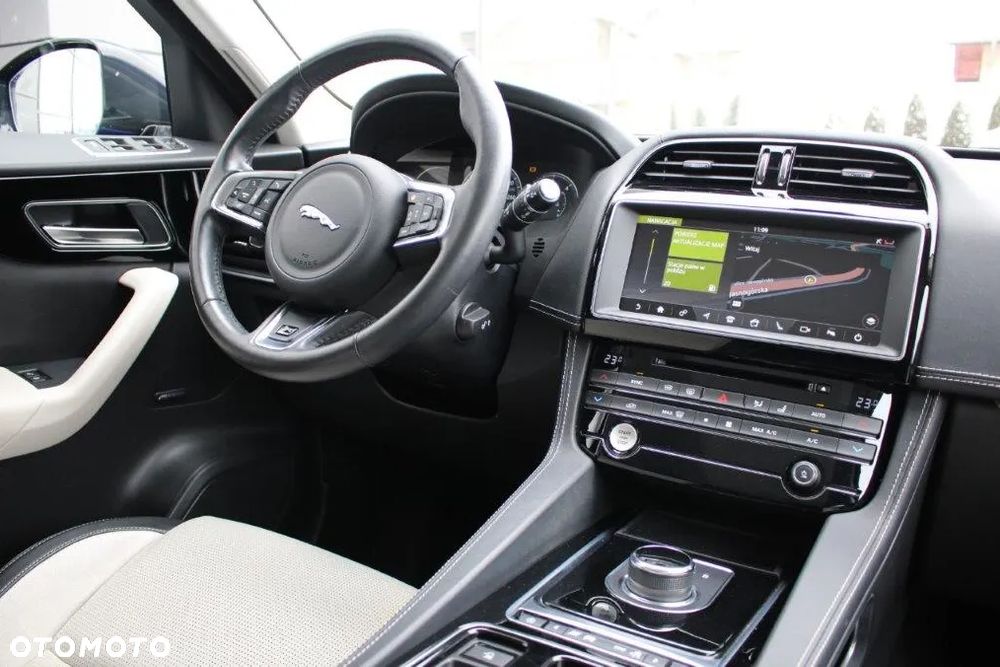 Jaguar F-Pace 2.0 i4D AWD R-Sport - 19