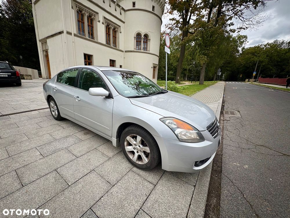 Nissan Altima - 8