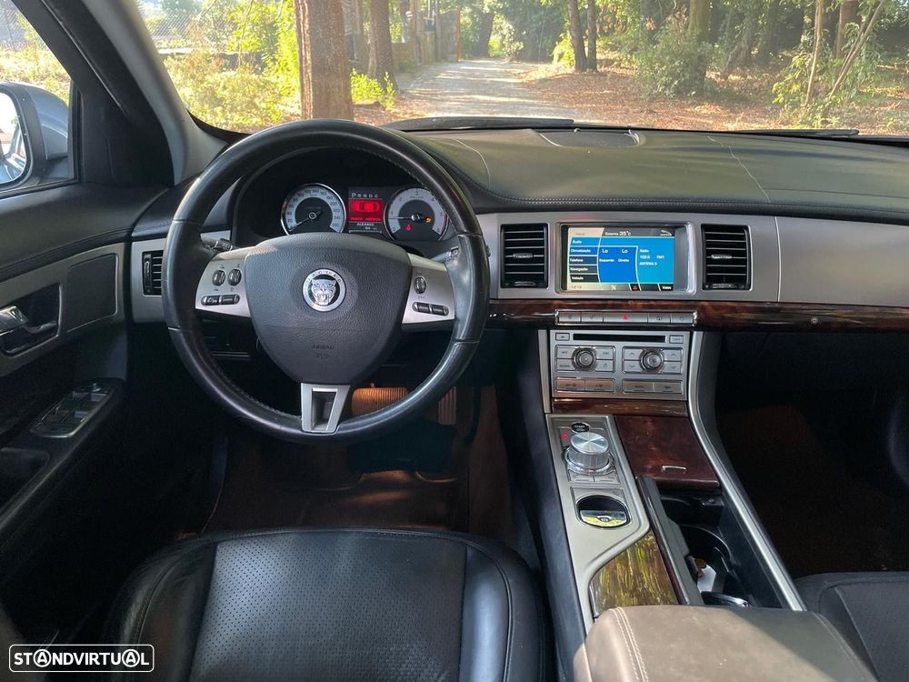 Jaguar XF 2.7 D V6 Premium Luxury - 11