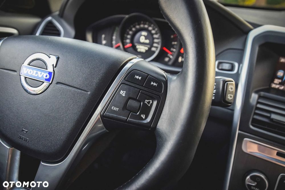 Volvo XC 60 2.4D AWD Momentum - 40