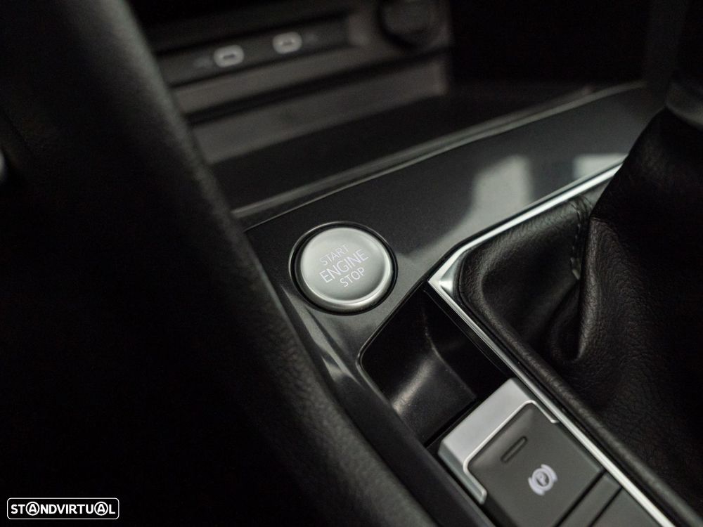 VW Tiguan Allspace 2.0 TDI R-Line DSG - 27