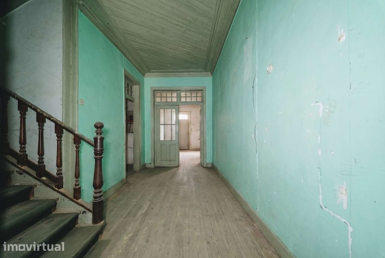 Moradia, para reconstrução, no centro de Minde - Grande imagem: 2/16