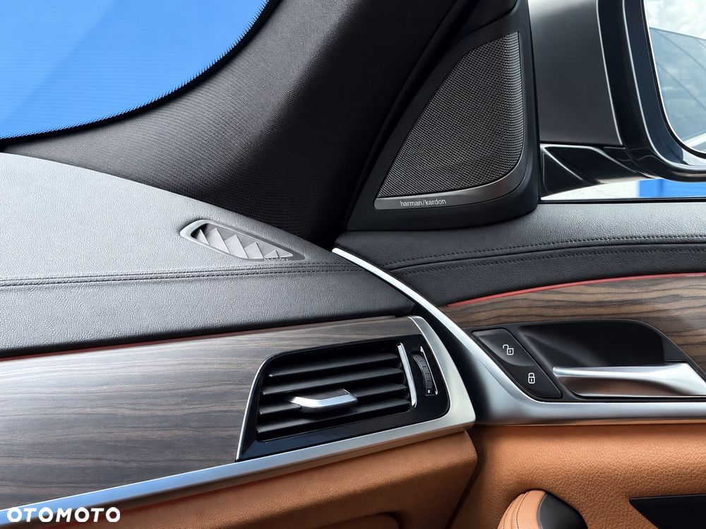 BMW Seria 5 M550i xDrive - 36