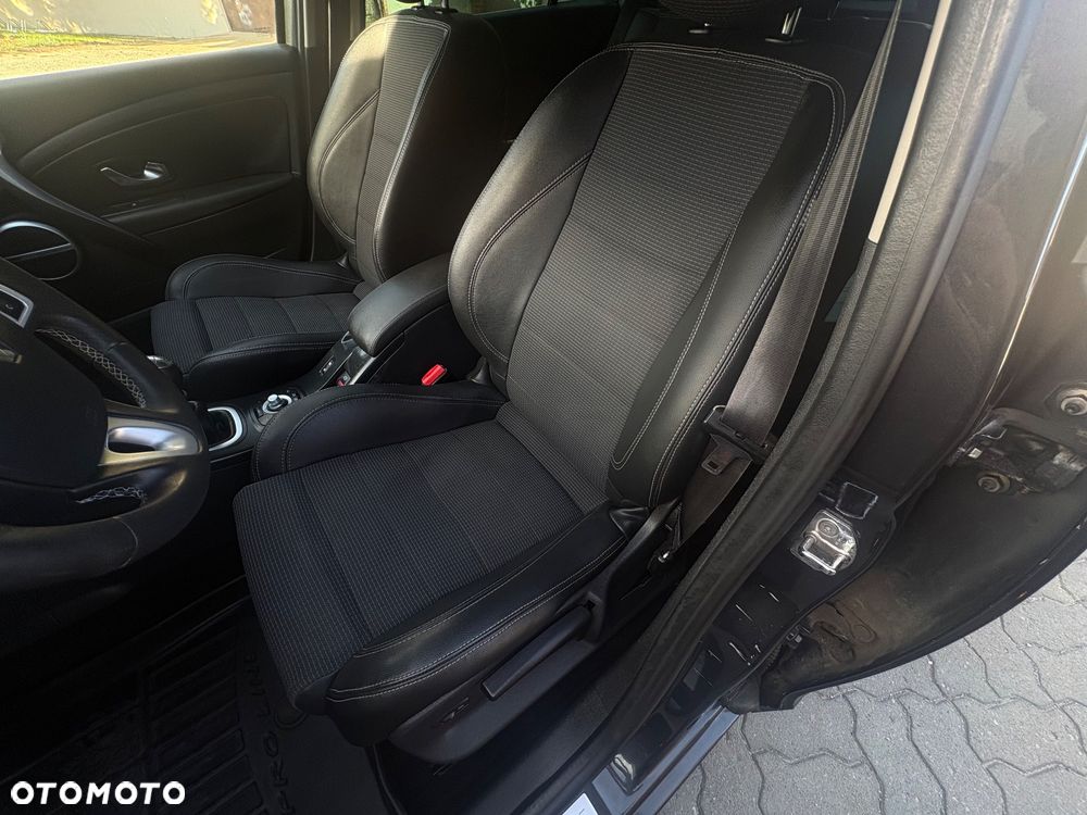 Renault Megane TCe 180 GT - 25