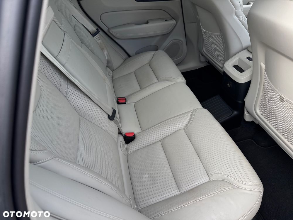 Volvo XC 60 T8 Plug-In Hybrid AWD Inscription - 10