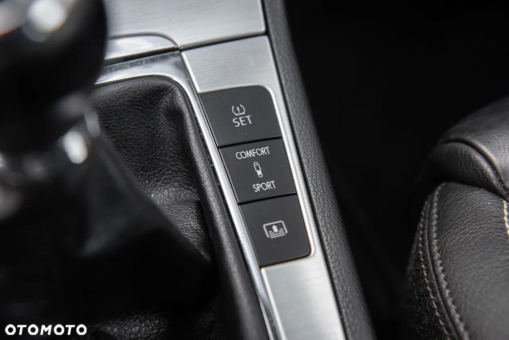 Volkswagen Passat CC 2.0 TSI Exclusive - 24