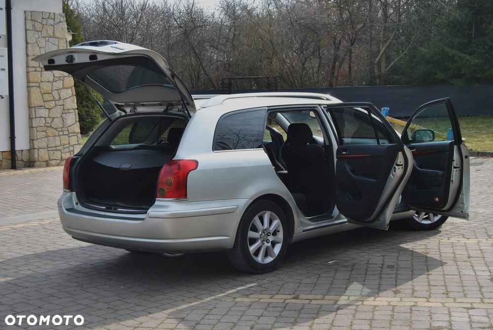 Toyota Avensis - 19