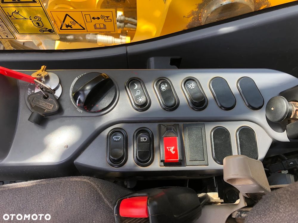Komatsu PC210LC-11 - 32
