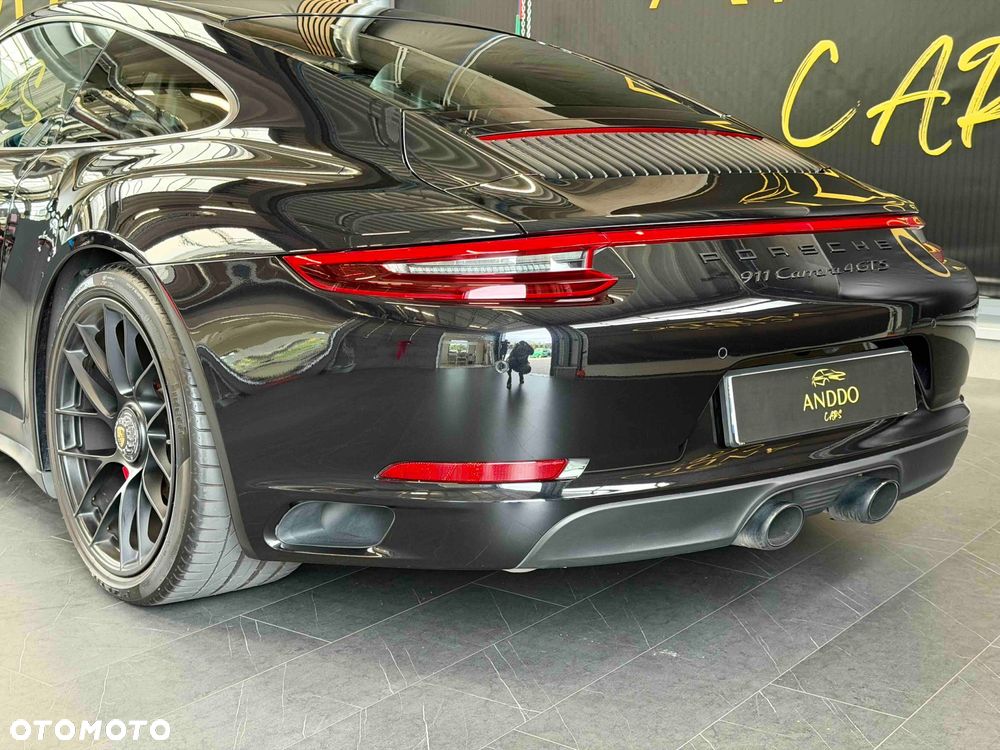 Porsche 911 Carrera 4 GTS PDK - 36