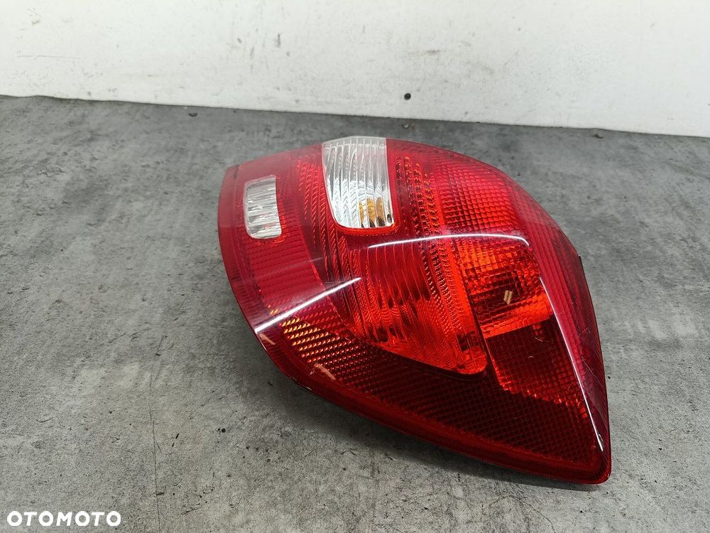 LAMPA TYLNA PRAWA  FABIA II 5J6945096 5J6945112 VP7SWX-13404 VP7SWX-13A602 - 7