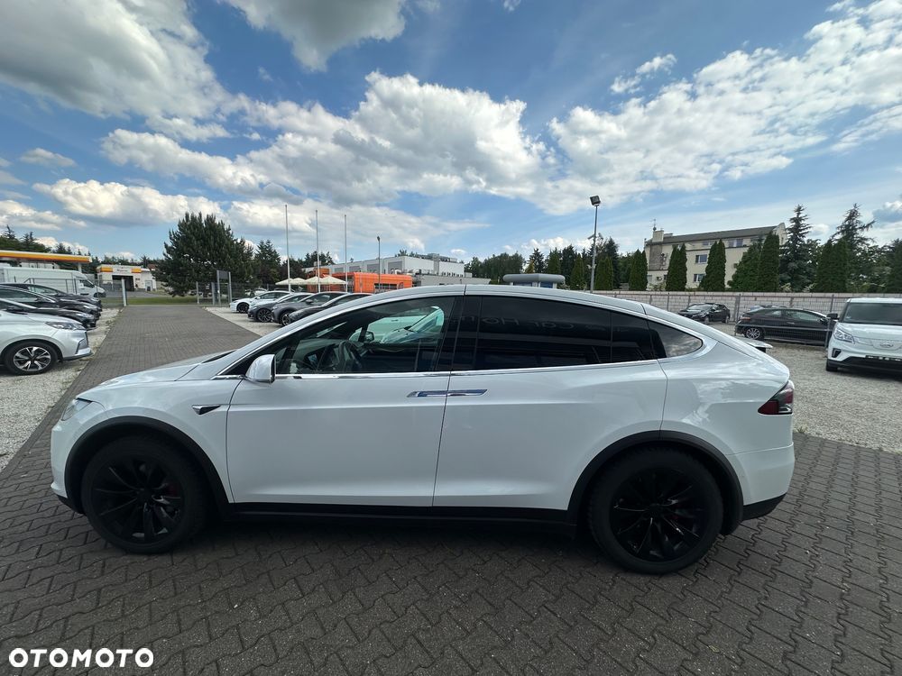 Tesla Model X - 6