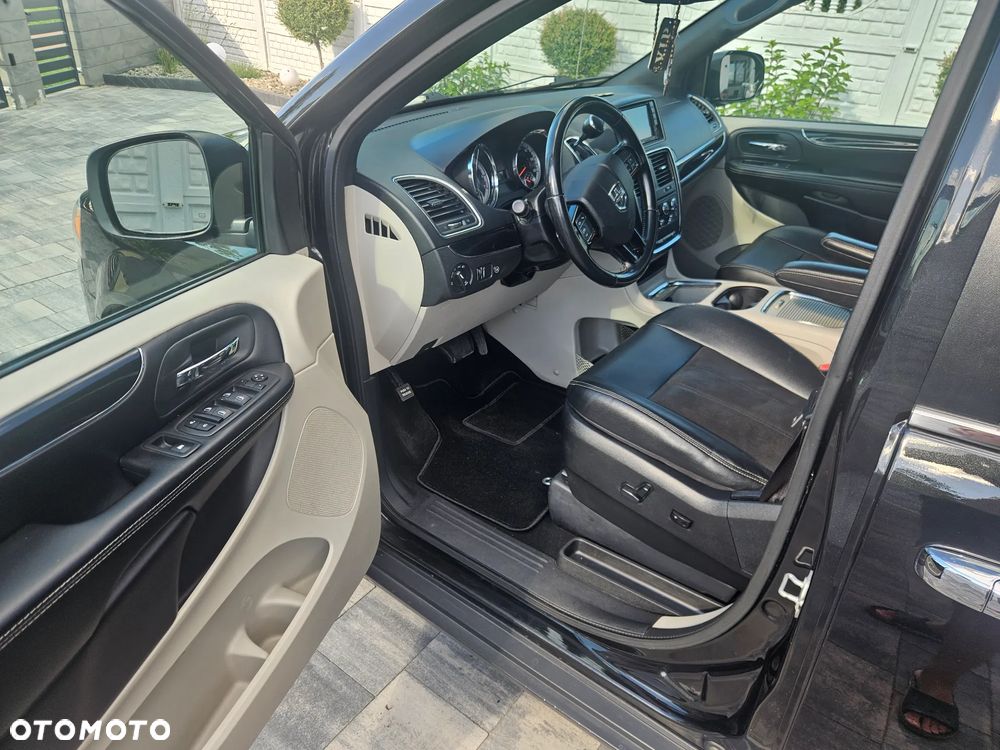 Dodge Grand Caravan 3.6 R/T - 9