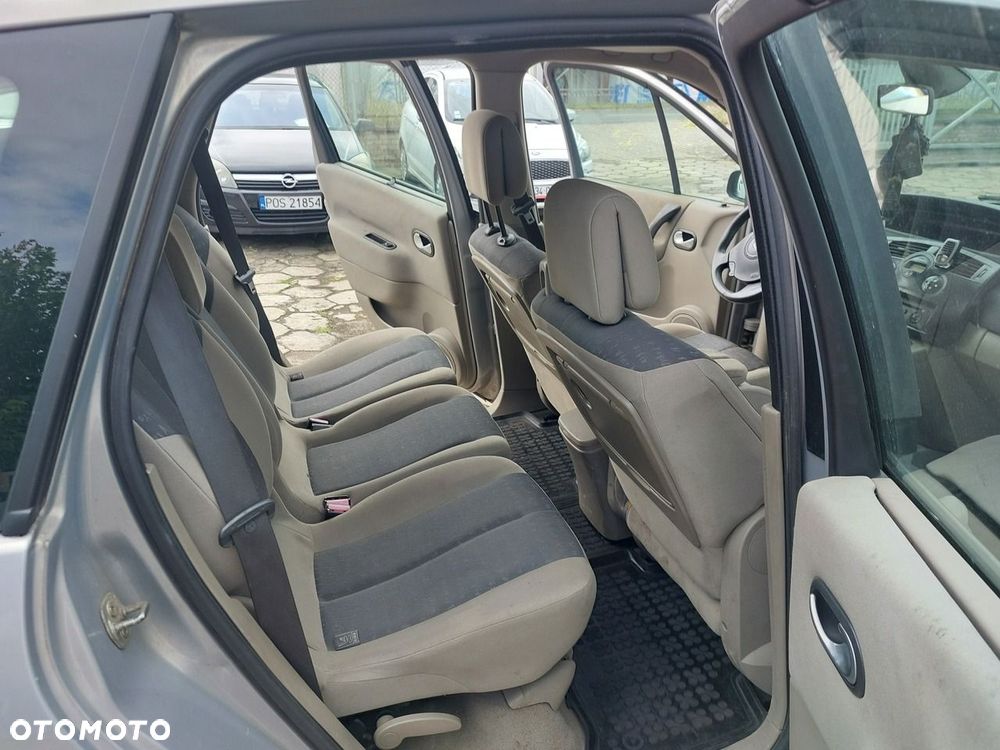 Renault Grand Scenic - 12