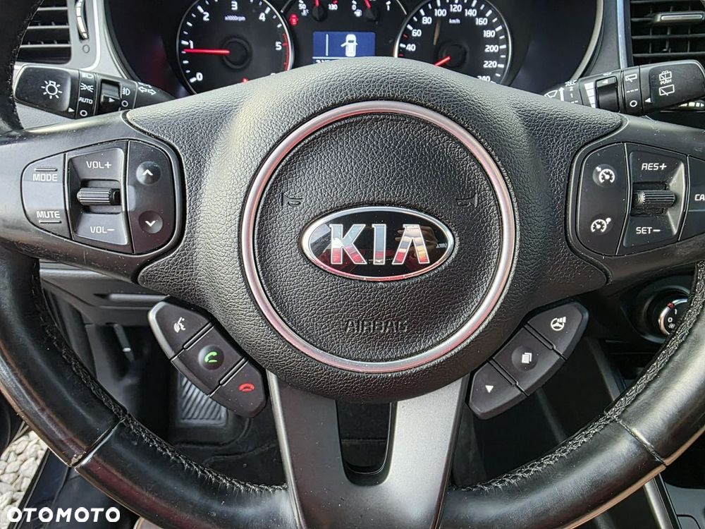 Kia Carens - 16