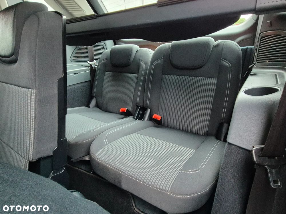 Ford Grand C-MAX - 26