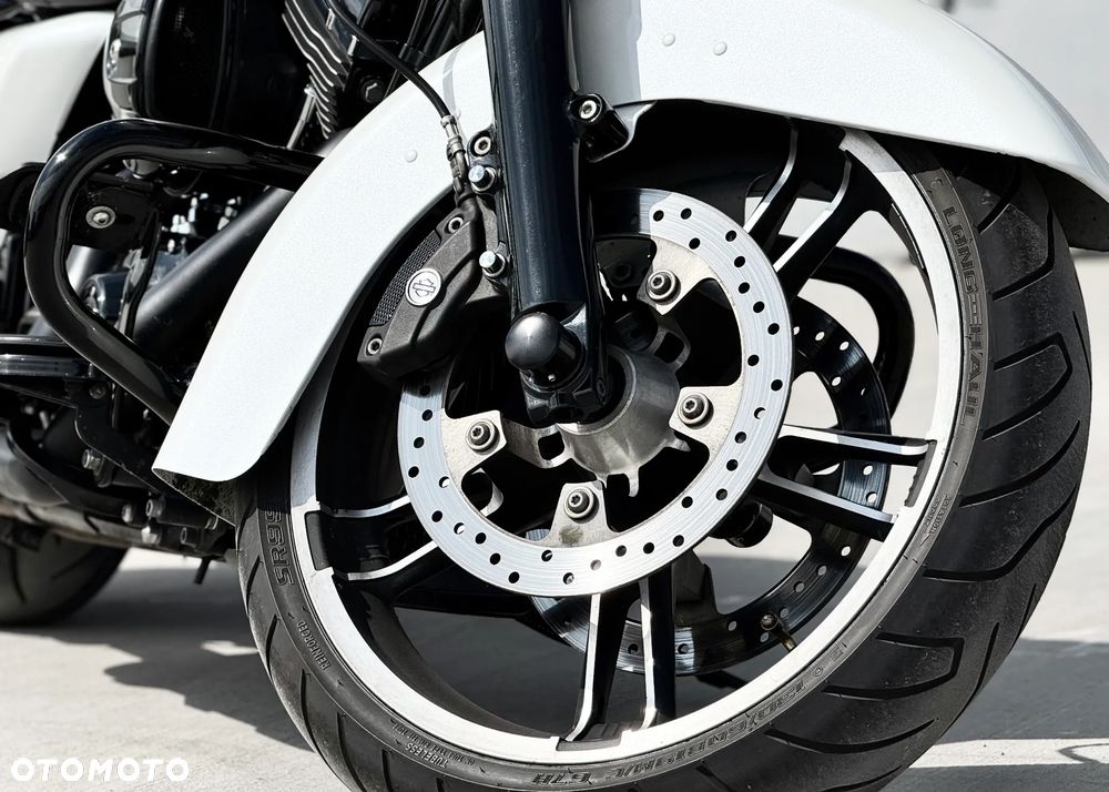 Harley-Davidson Touring Road Glide - 15