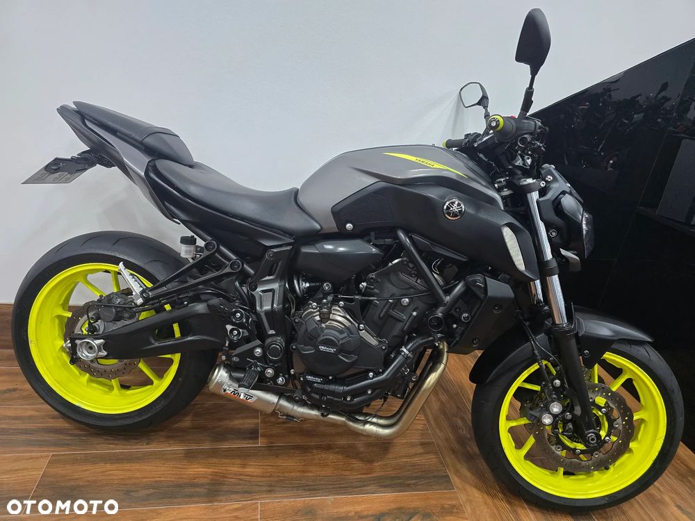 Yamaha MT - 28