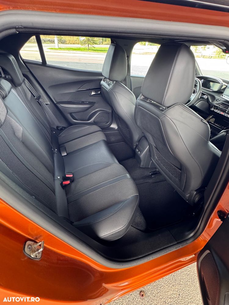 Peugeot 2008 1.2 PureTech EAT8 STT GT Pack - 11