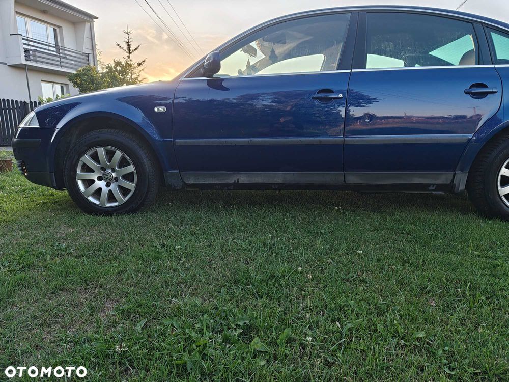 Volkswagen Passat - 1