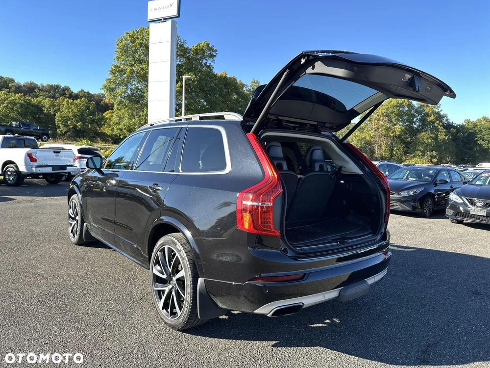 Volvo XC 90 - 9