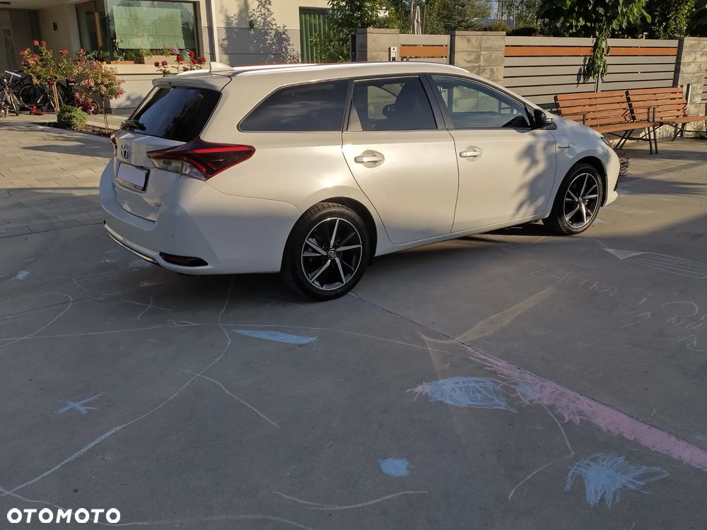 Toyota Auris Hybrid 135 Prestige - 15