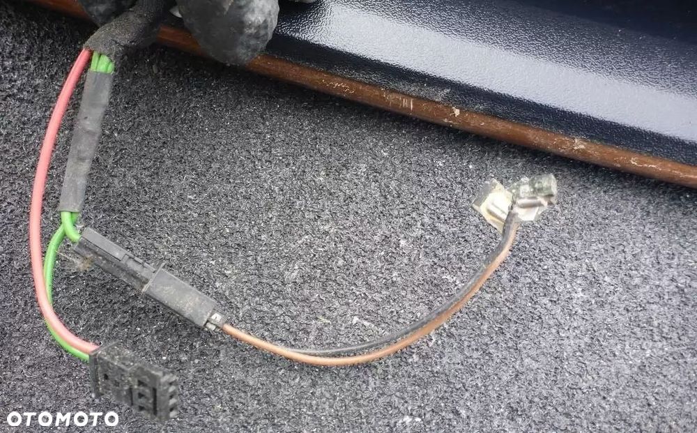 Audi A4 Spoiler Klapy 8W9827933 - 5