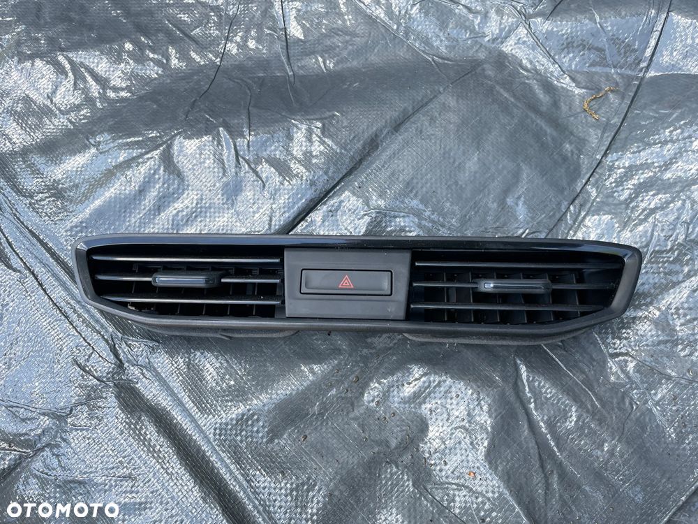 Vw Caddy 2K7  V kratka nawiewu środkowa konsoli 2K7815705 - 1