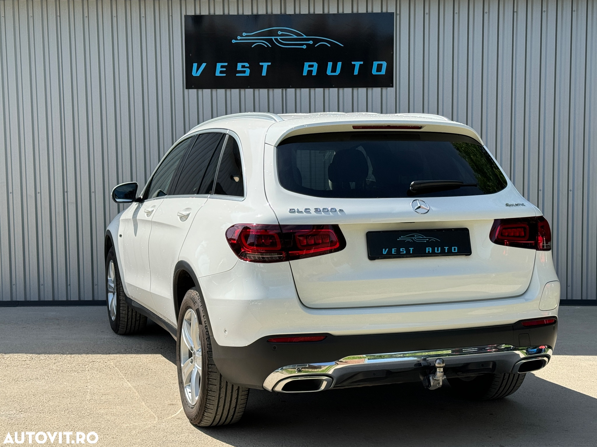 Mercedes-Benz GLC 300 e 4Matic 9G-TRONIC Exclusive - 4