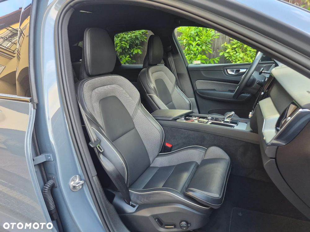 Volvo XC 60 B4 D AWD Plus Dark - 17