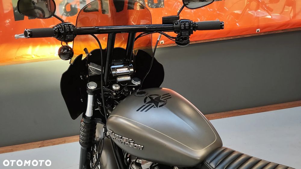 Harley-Davidson Softail Street Bob - 31