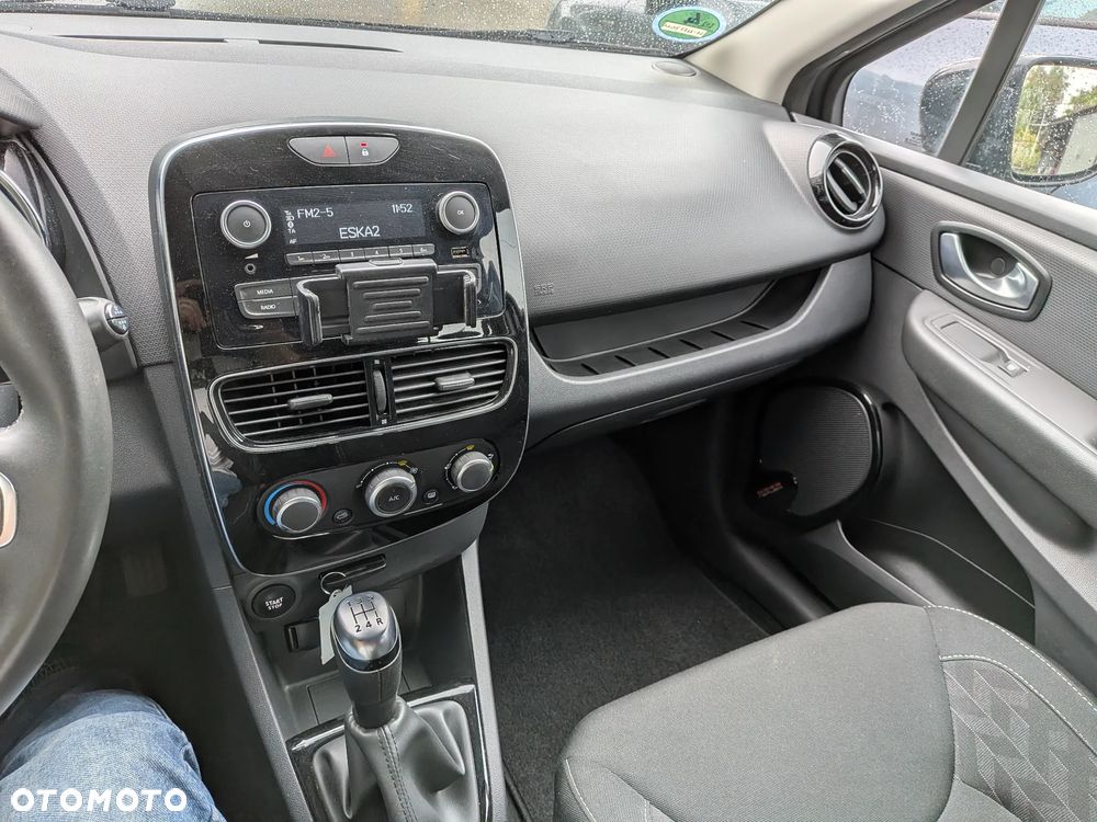 Renault Clio 1.2 16V 75 LIMITED - 19
