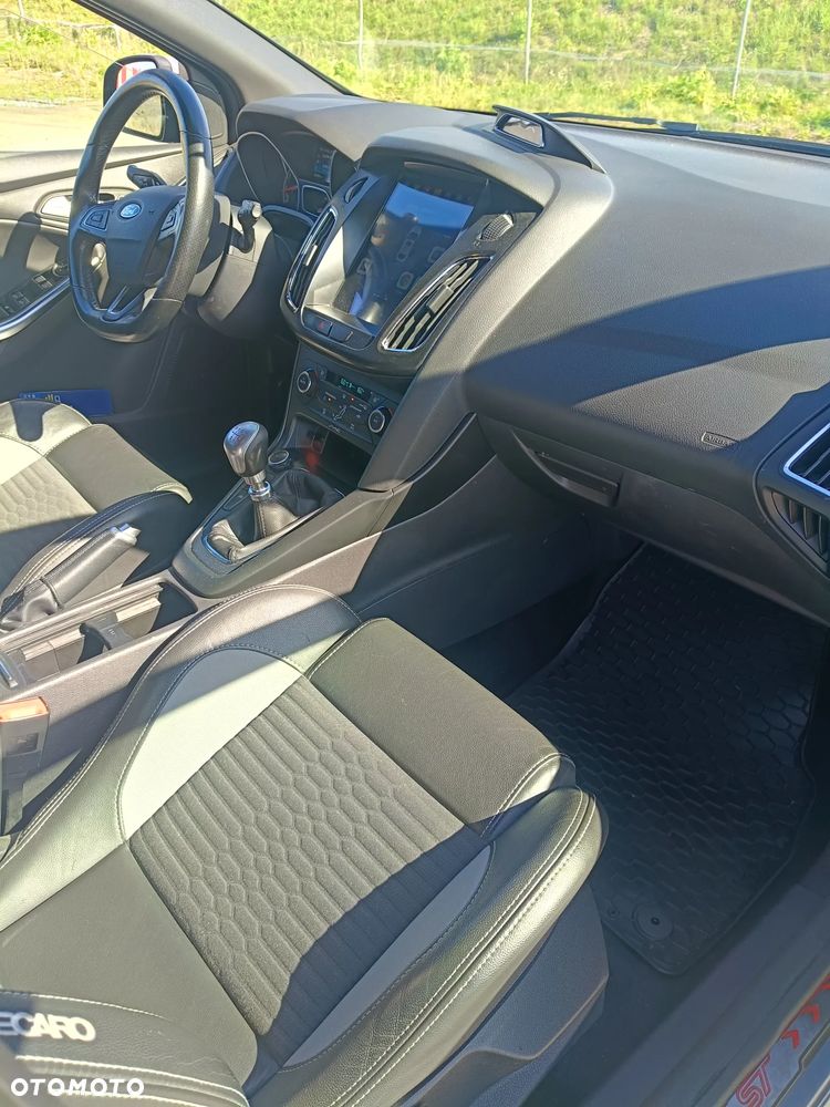 Ford Focus ST - 23