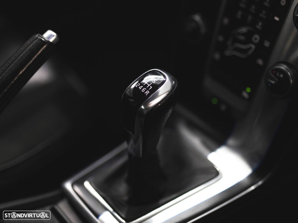 Volvo V40 2.0 D3 R-Design - 21