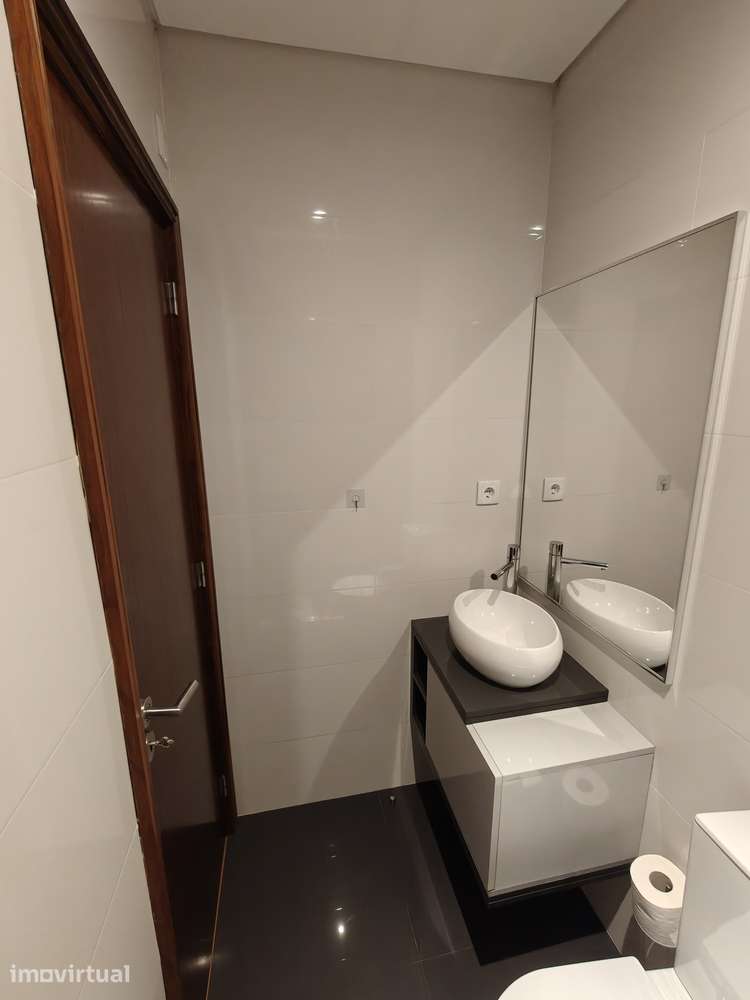 Apartamento T2 renovado junto ao mar - Grande imagem: 5/16