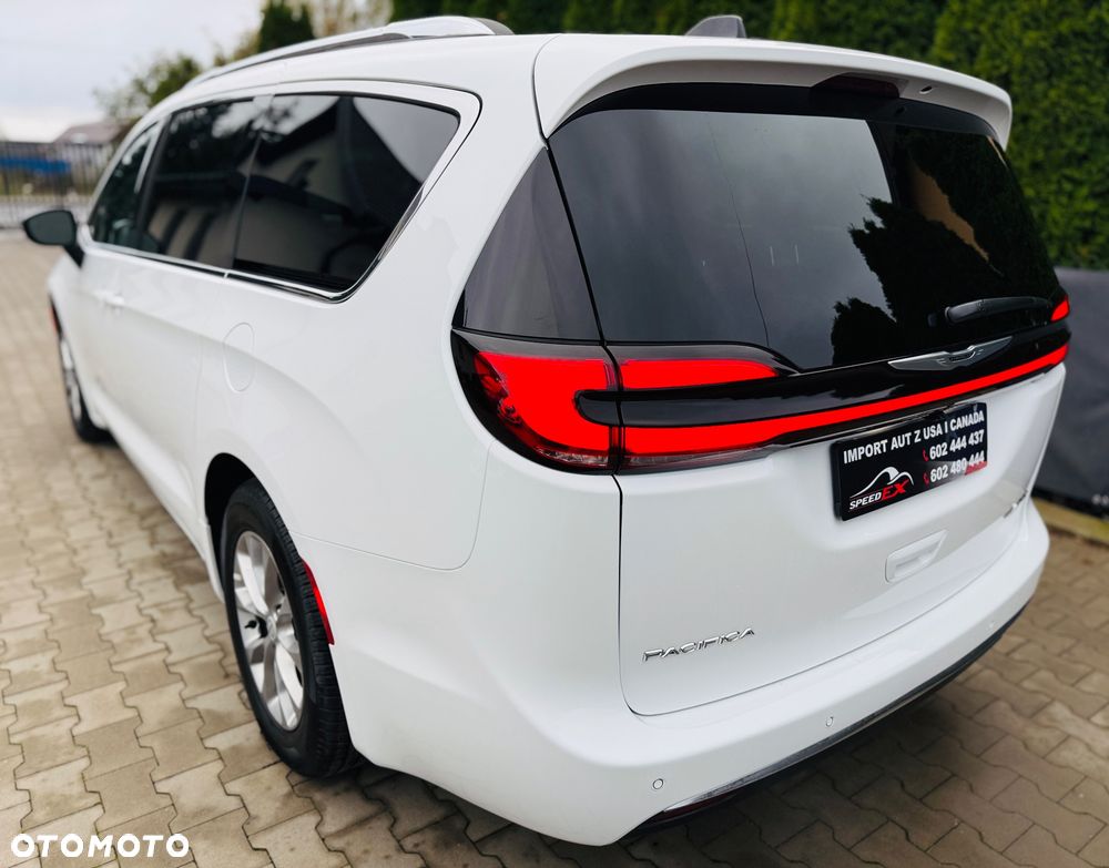 Chrysler Pacifica - 10