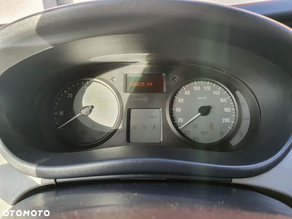 Opel Vivaro - 31