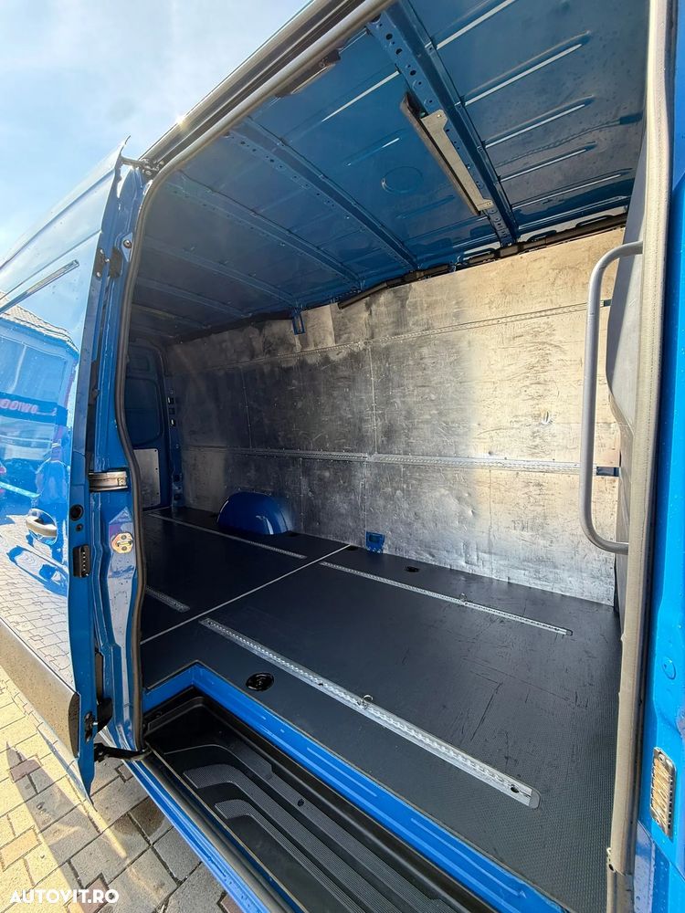 Mercedes-Benz Sprinter - 9