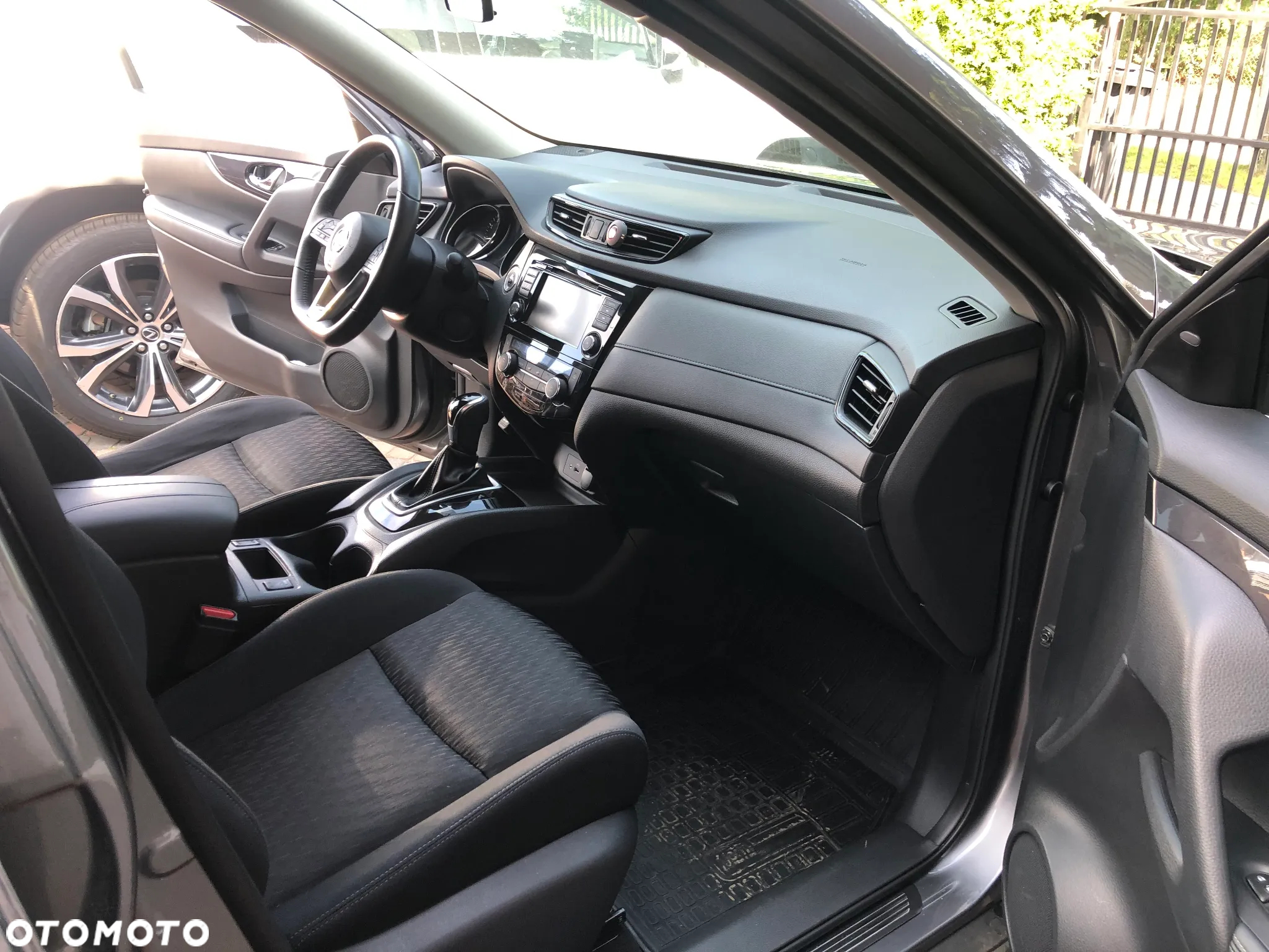 Nissan Rogue - 20