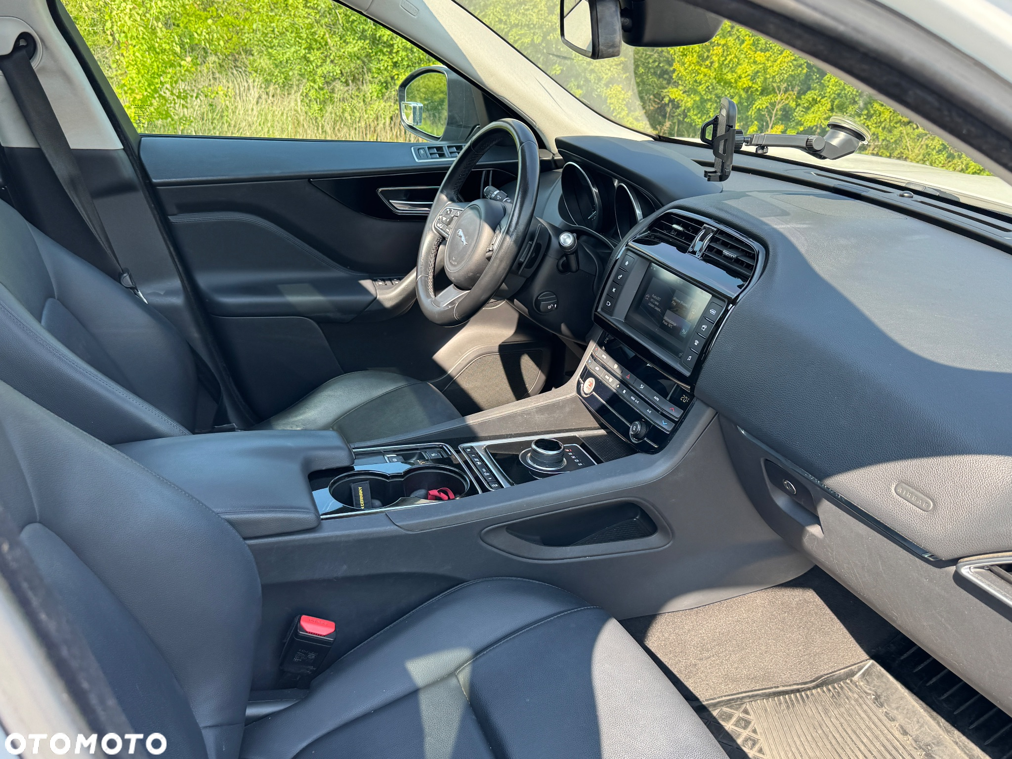 Jaguar F-Pace 20d AWD Portfolio - 12
