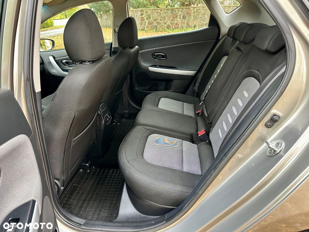 Kia Ceed - 11