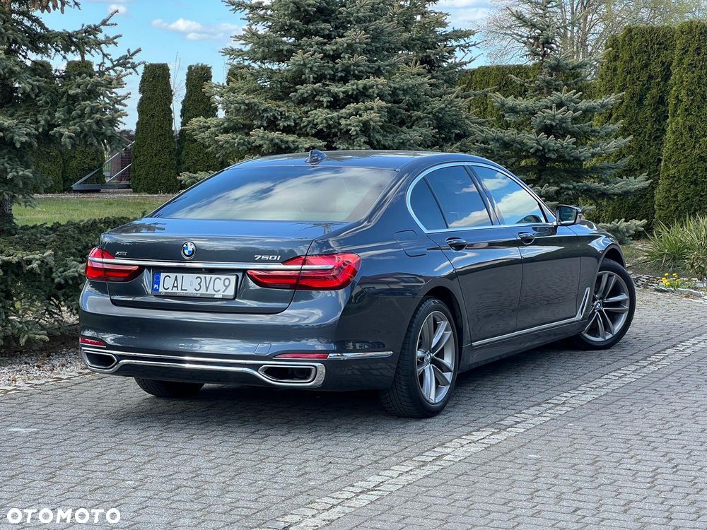 BMW Seria 7 750i xDrive - 8